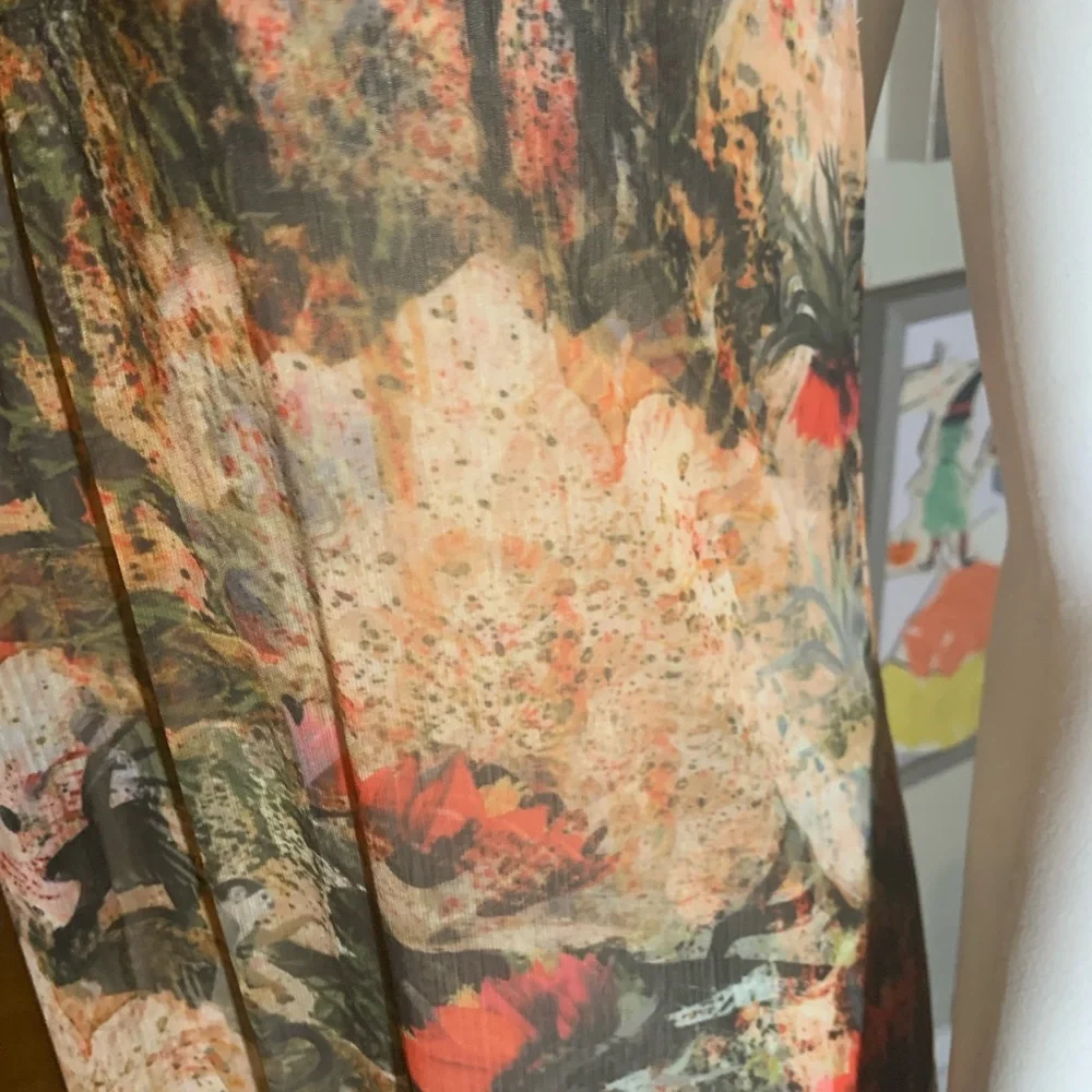 Alice + Olivia gorgeous gown. Unique beading at the top. The colors are fab! Am - Picture 13 of 15